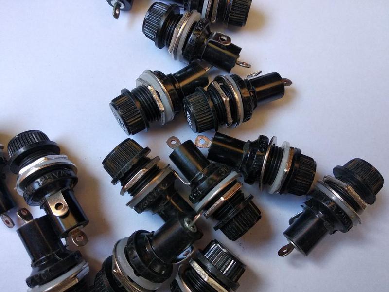 Тримач запобіжника BLX-2 od=12мм (5*20мм) Daier