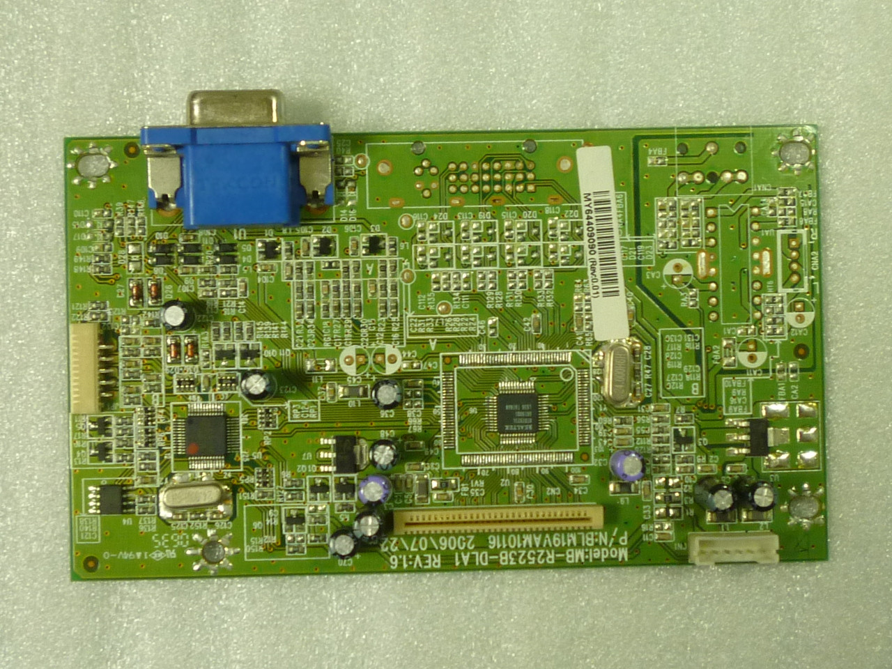 Материнська плата від LCD-монітора ViewSonic VA903.