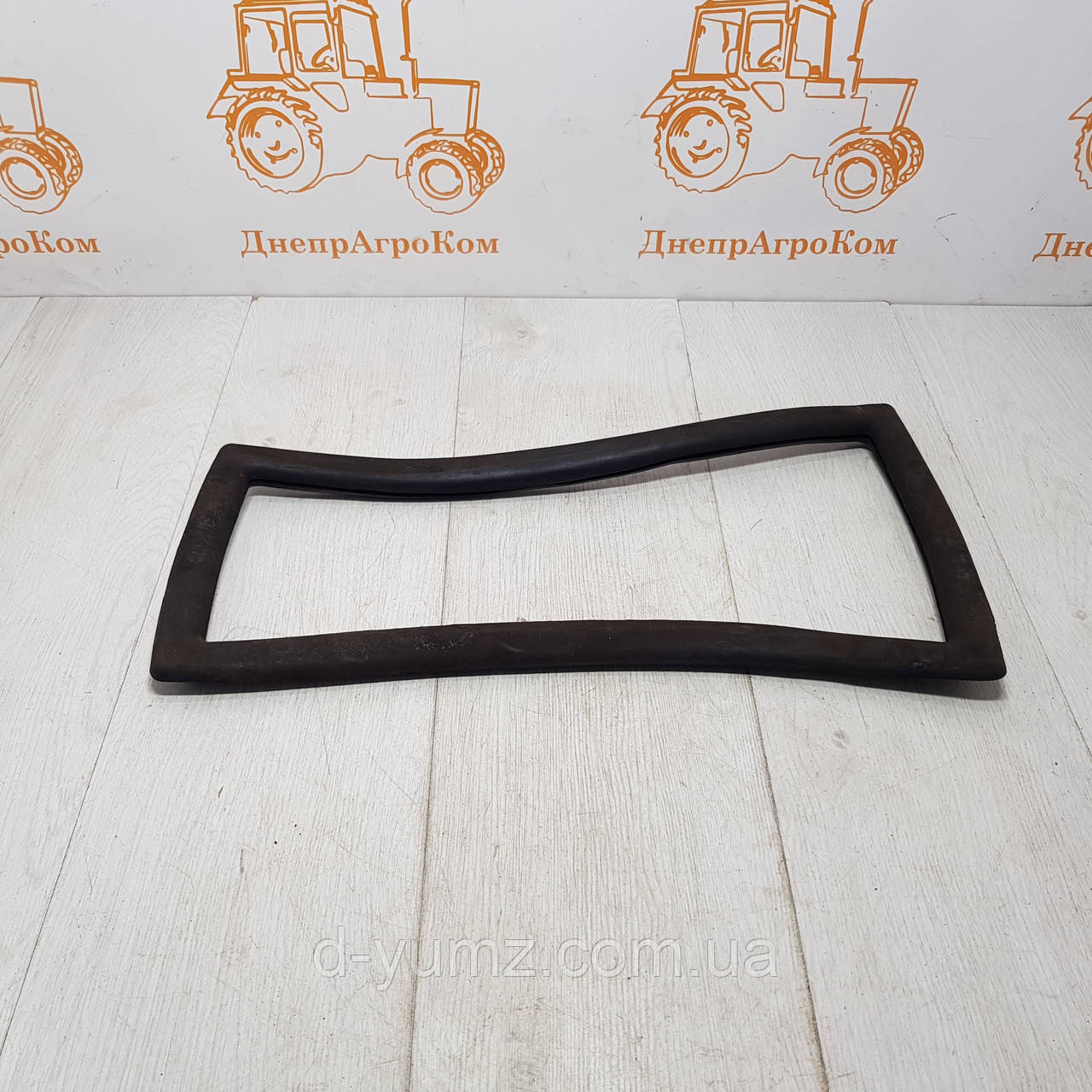 Ущільнювач скла переднього нижнього ЮМЗ 45Т-6700481, фото 1