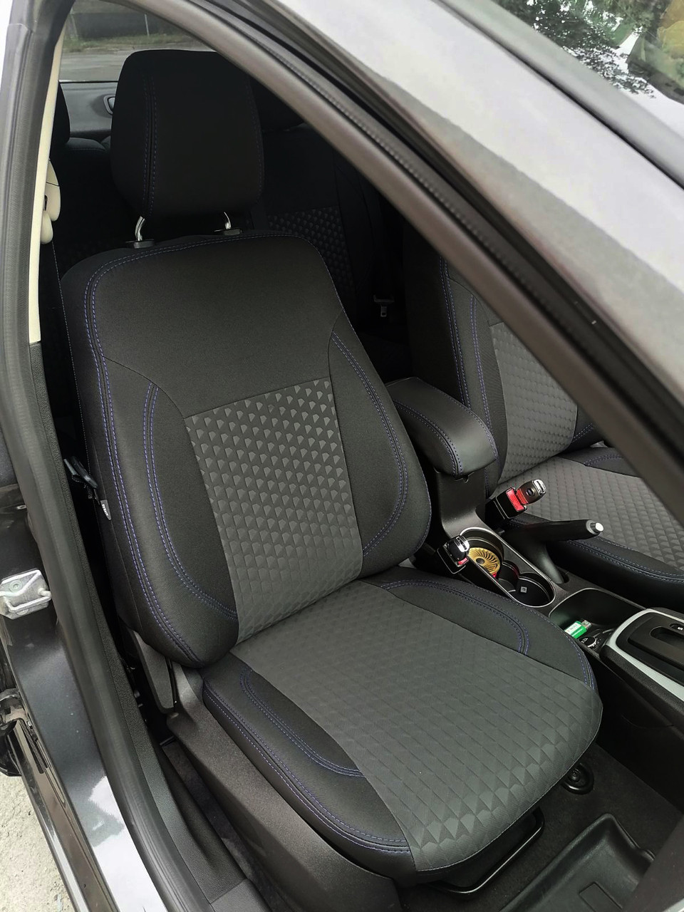 Автомобільні чохли для Ford Fiesta MK6 USA с 2009 по 2019