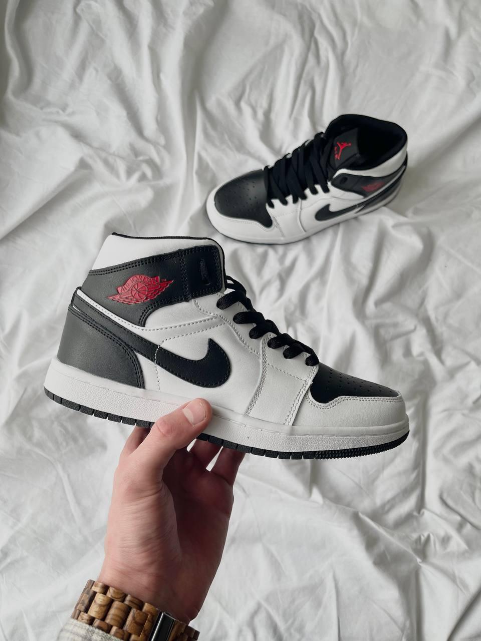 Jordan 1 mid reverse black deals toe