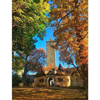 Картина за номерами Башта Замка восени 40х50 см RA73600 в коробці з акриловими фарбами