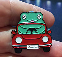 Брошка-брешка значок пін метал зелений жаба на червоній тачці