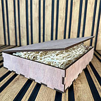 Подарочная коробка из дерева с декоративной стружкой бокс 20,5х16х3,7 вяз с крышкой на завесах