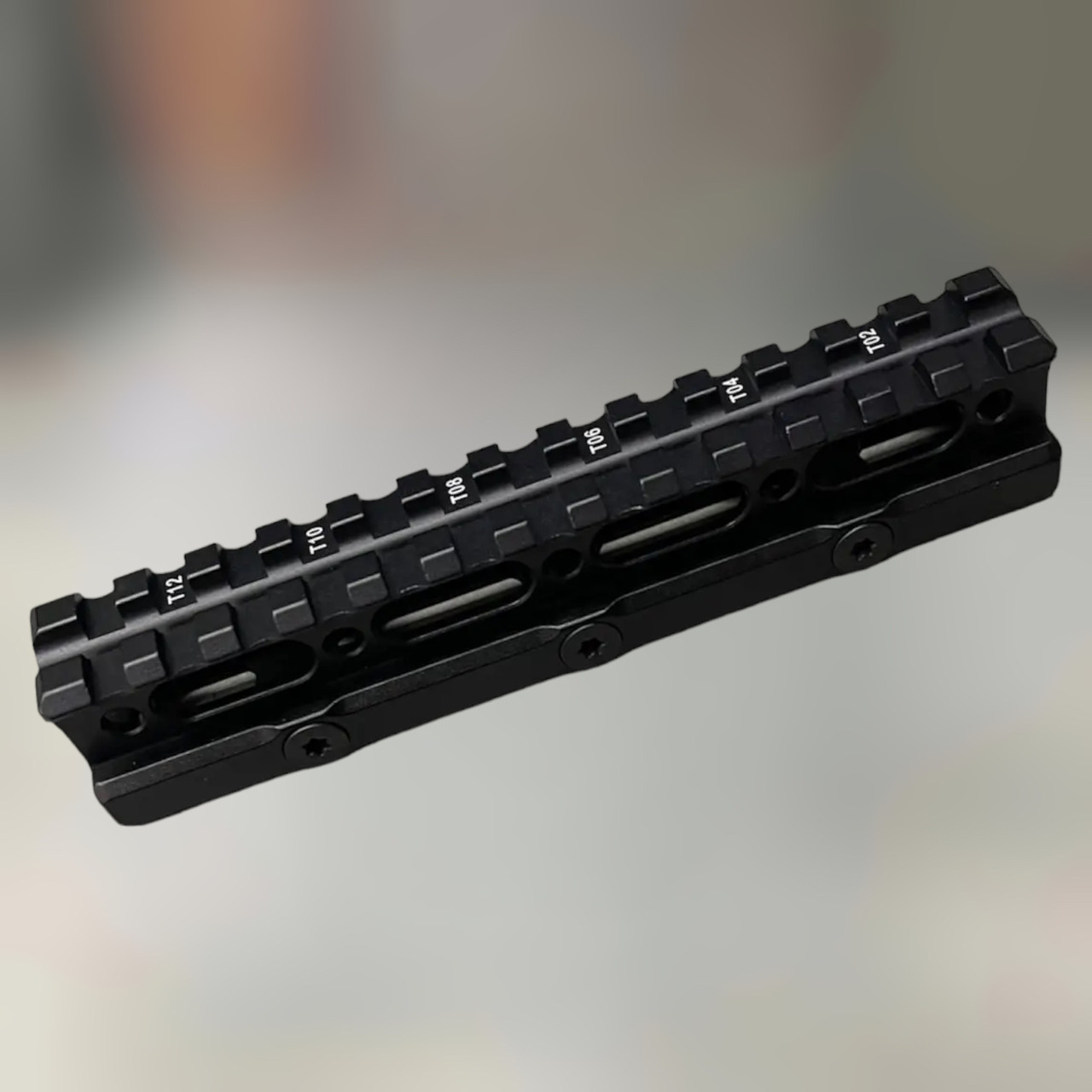 Компенсатор висоти Leapers UTG Universal, H: 21 мм, L: 140 мм, 13 слотів, Weaver/Picatinny, MT-RSX8L