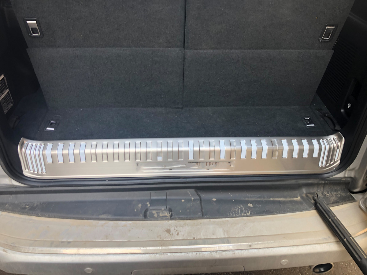 Накладка на задній внутрішній поріг  для 7 місний  для Toyota Land Cruiser Prado 150