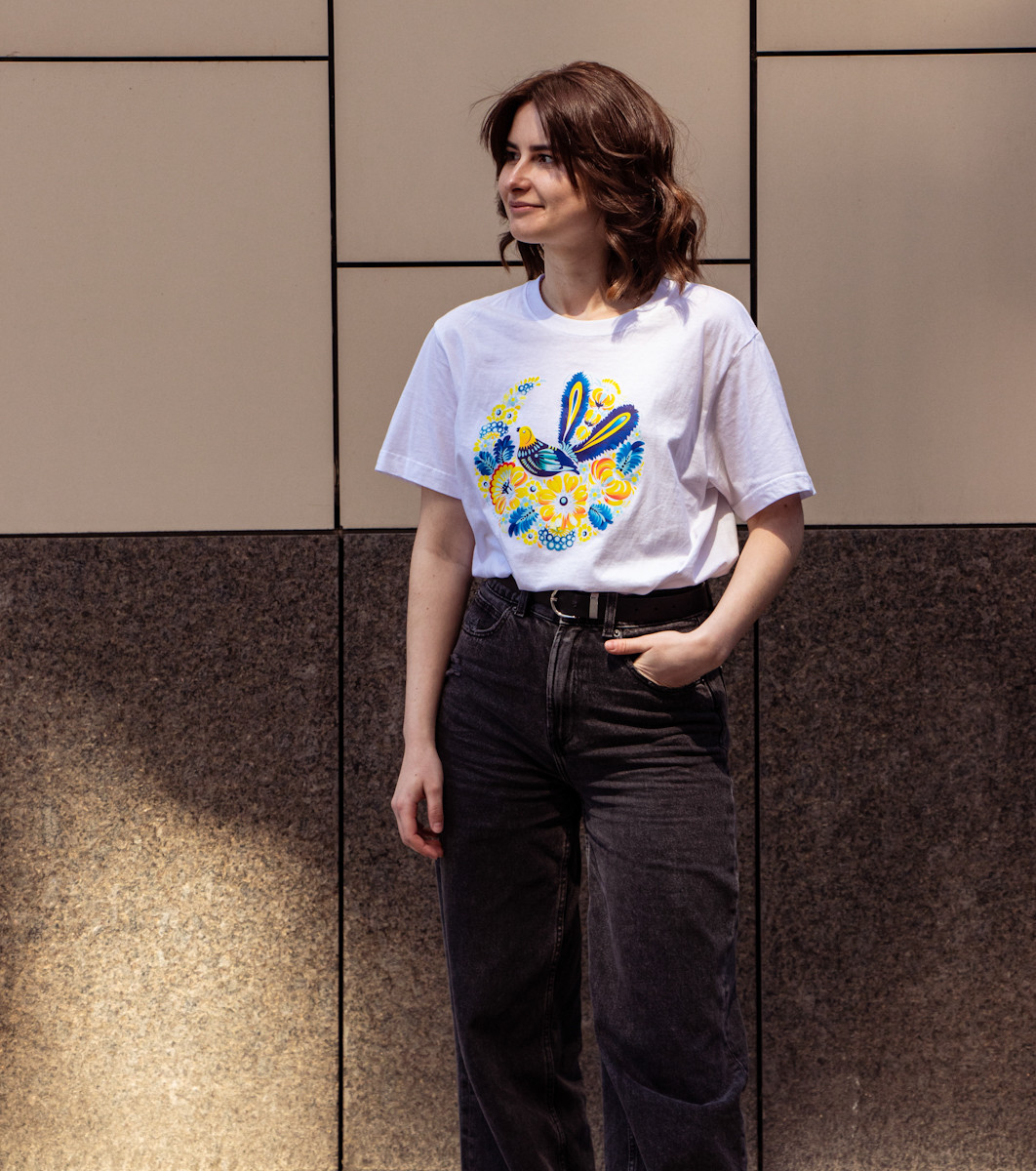 Футболка жіноча біла бавовняна з принтом Петриківський розпис СОЛОВЕЙ патріотичний Український подарунок, фото 1