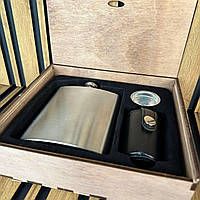 Подарунковий набір фляга для алкоголю під гравіювання 4 чарки та лійка в дерев'яній коробці Hidden 61015DK02