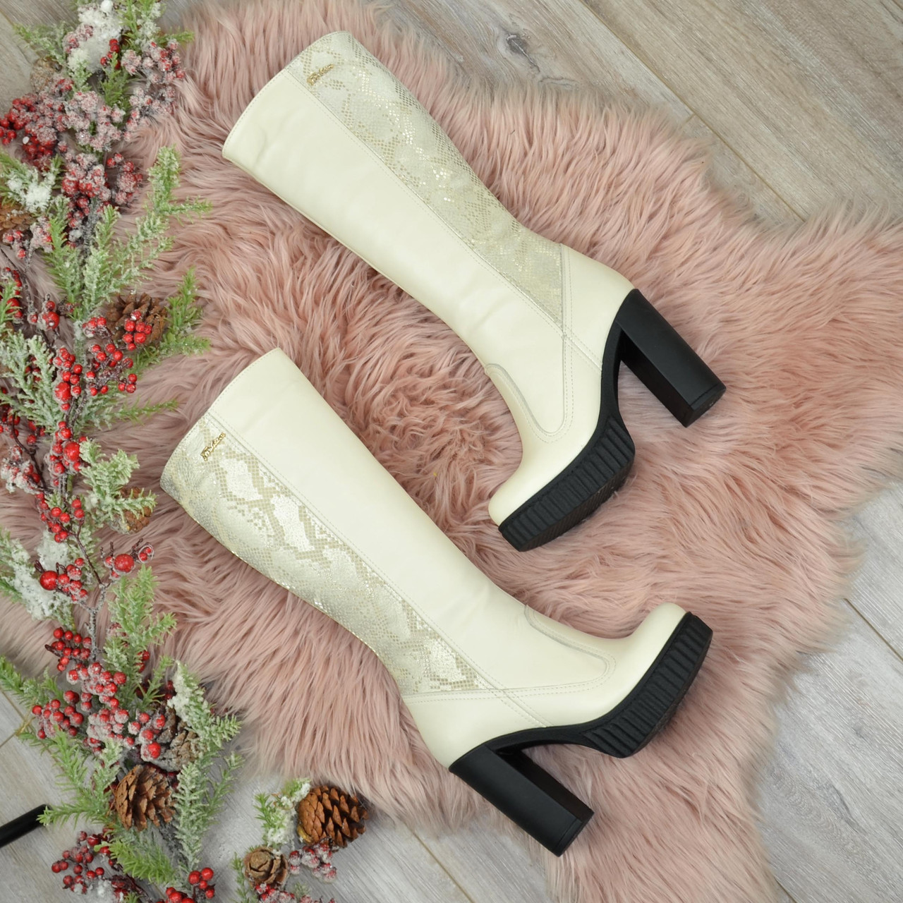 Чоботи шкіряні жіночі на високих підборах, колір бежевий, фото 1