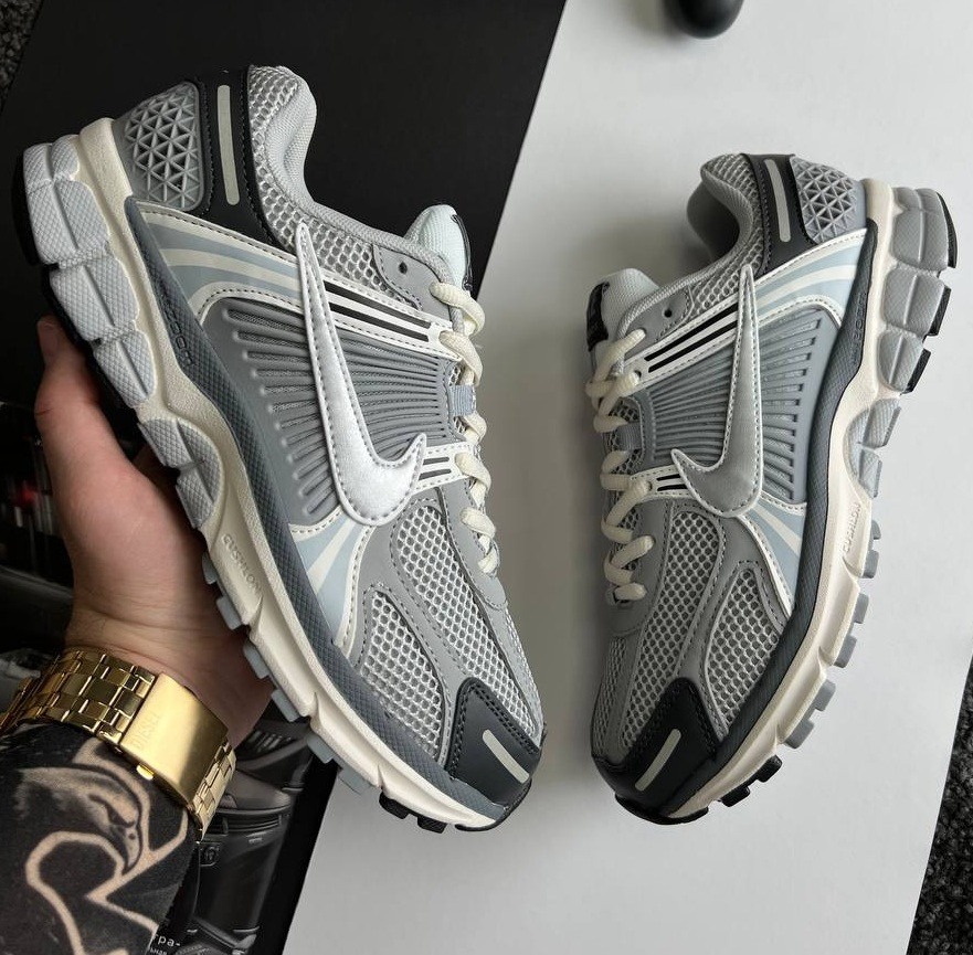Чоловічі кросівки Nike Zoom Vomero 5 "Grey Silver" весна-осінь-літо сірі з сріблом. Живе фото