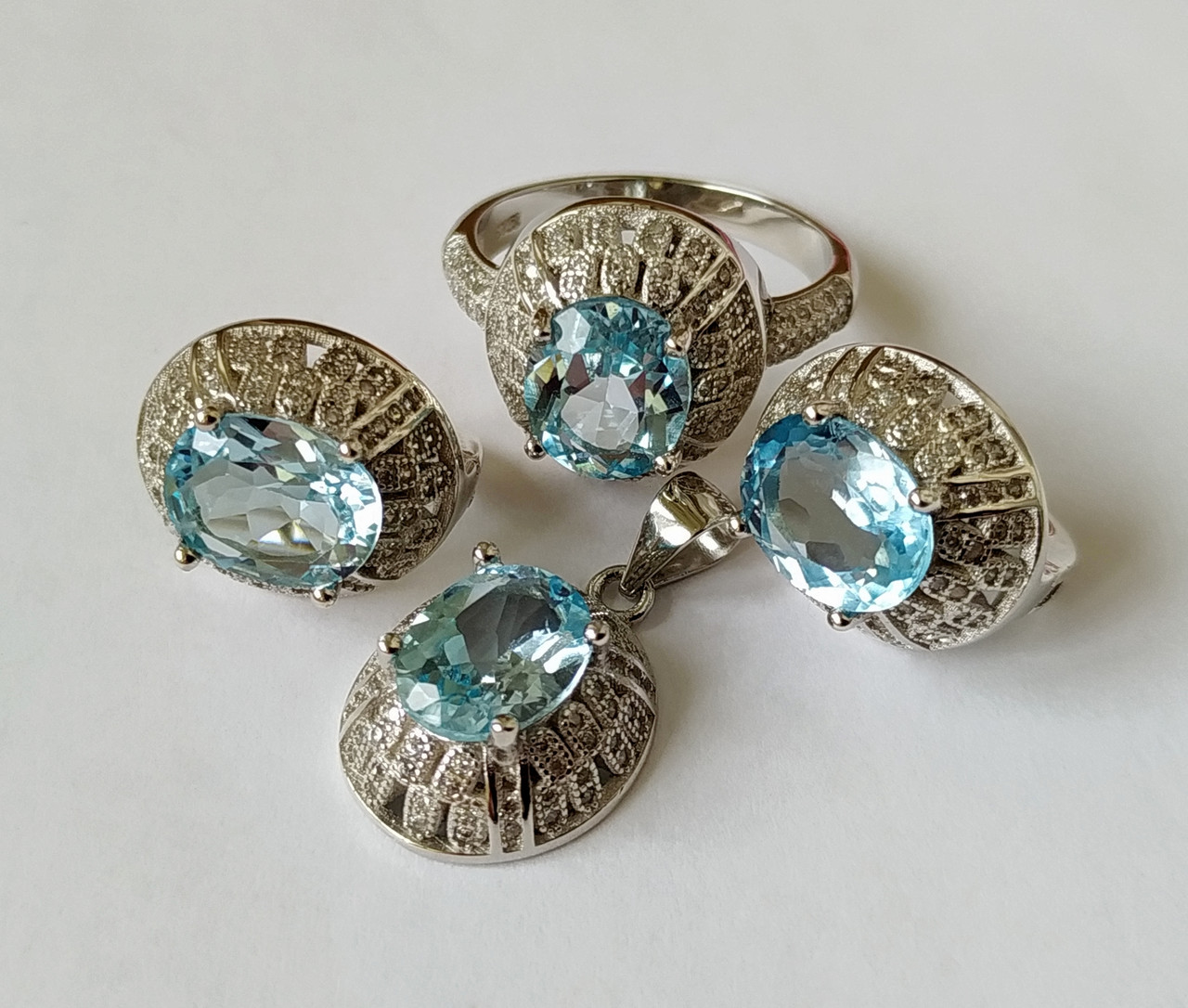 Серебряные серьги с натуральными африканскими Sky Blue топазами 6.65ct (10х8мм) и фианитами - фото 8 - id-p1909536061