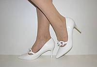 Женские белые нарядные туфли лодочки на шпильке размер 40