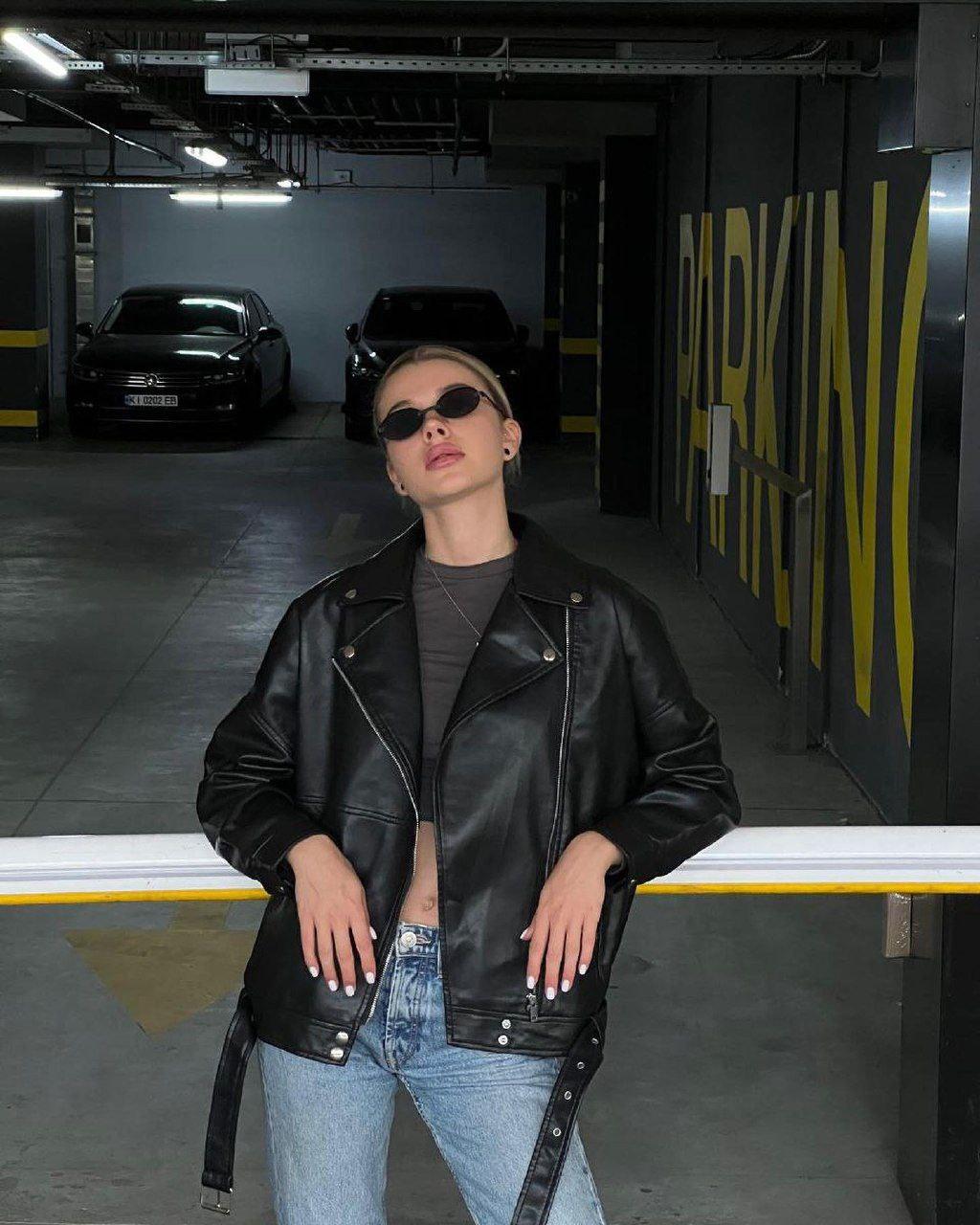 Жіноча чорна косуха куртка в стилі оверсайз, фото 1