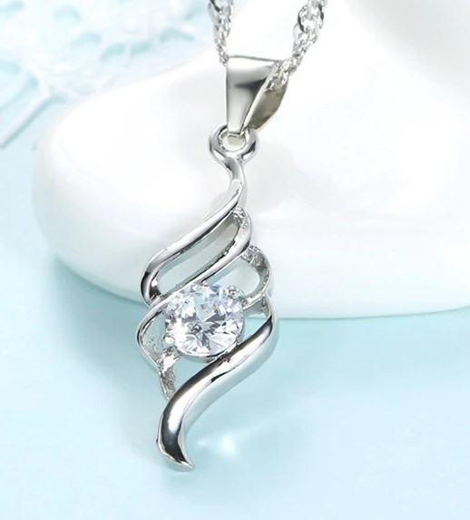 Кулон на ланцюжку Liresmina Jewelry Срібний листочок з білим фіанітом 2.3 см сріблястий