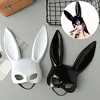 Маска білого кольору з глянцевим покриттям