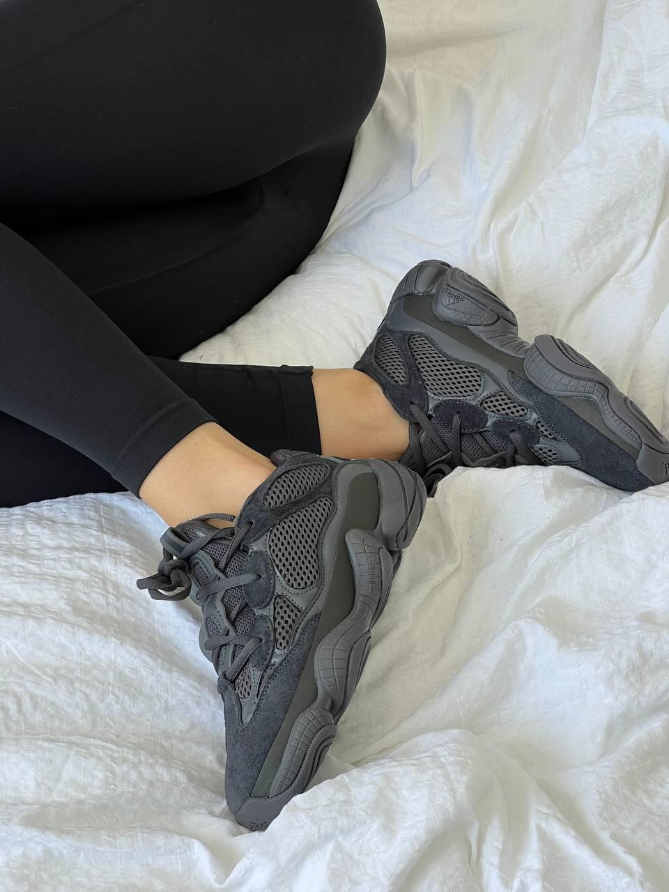 Жіночі кросівки Adidas Yeezy 500 Utility Black (чорні) модні спортивні замшеві кроси YE015 top