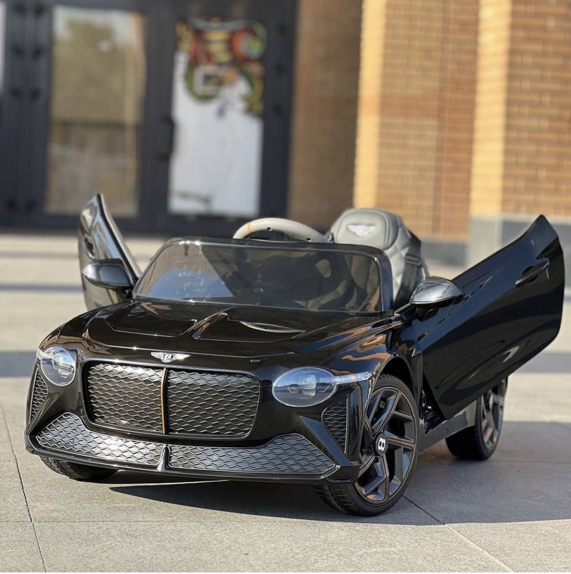 Дитячий електромобіль Bentley Bacalar на акумуляторі
