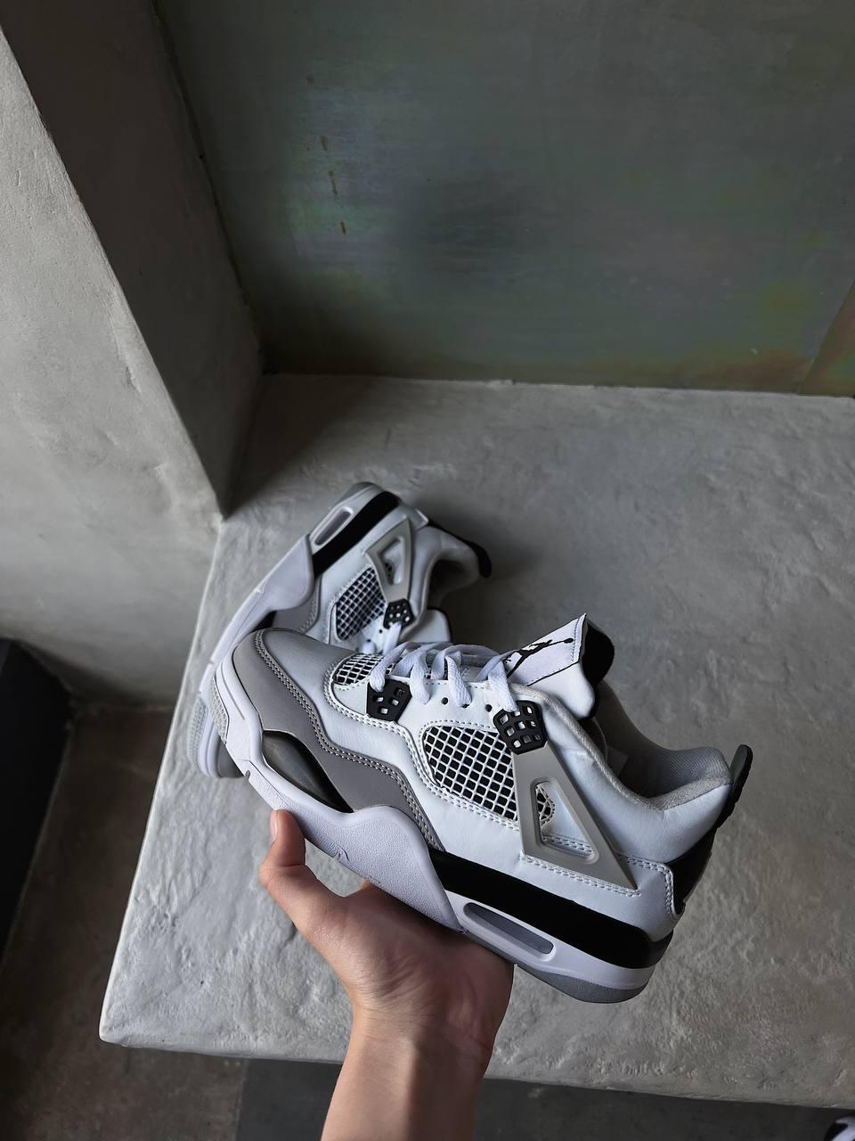Чоловічі кросівки Air Jordan 4 Retro "Military Black" (білі із сірим) модні кроси NJ037 Найк топ, фото 1