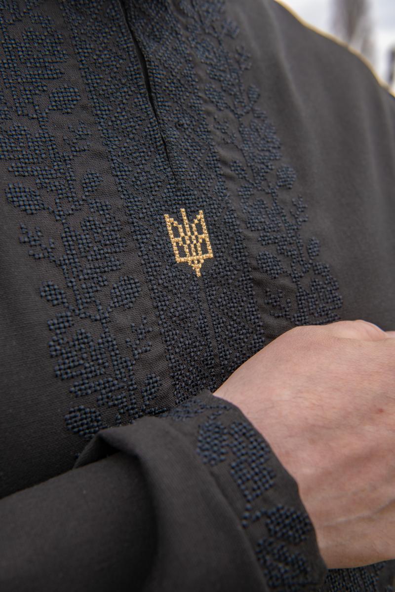 Черная льняная мужская вышиванка с черной вышивкой и трезубом, сорочка вышиванка с длинным рукавом 4XL - фото 3 - id-p1911055131