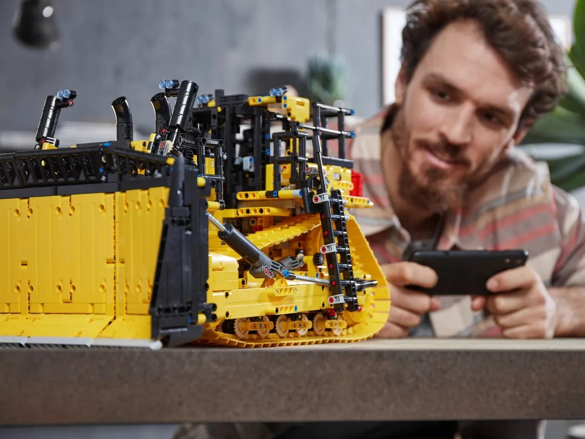 LEGO Конструктор Technic Бульдозер Cat D11 на пульте управления 42131  (ID#1911303178), цена: 20699 ?, купить на Prom.ua