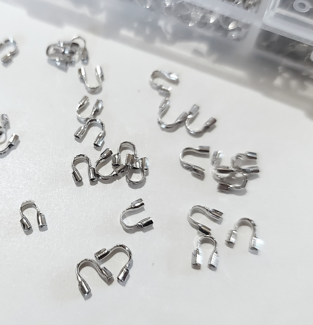 Затискачі протектри для біжутерії, для ювелірного тросика. Колір бронза ( 10 штук) 4.5 мм.