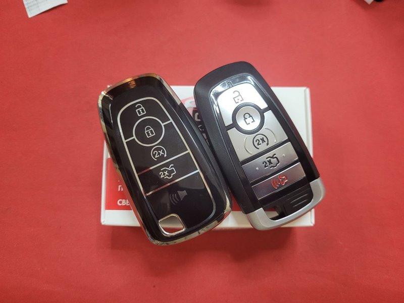 Чохол для ключа Ford TPU Black and Silver Суперякість - фото 1 - id-p1911587521