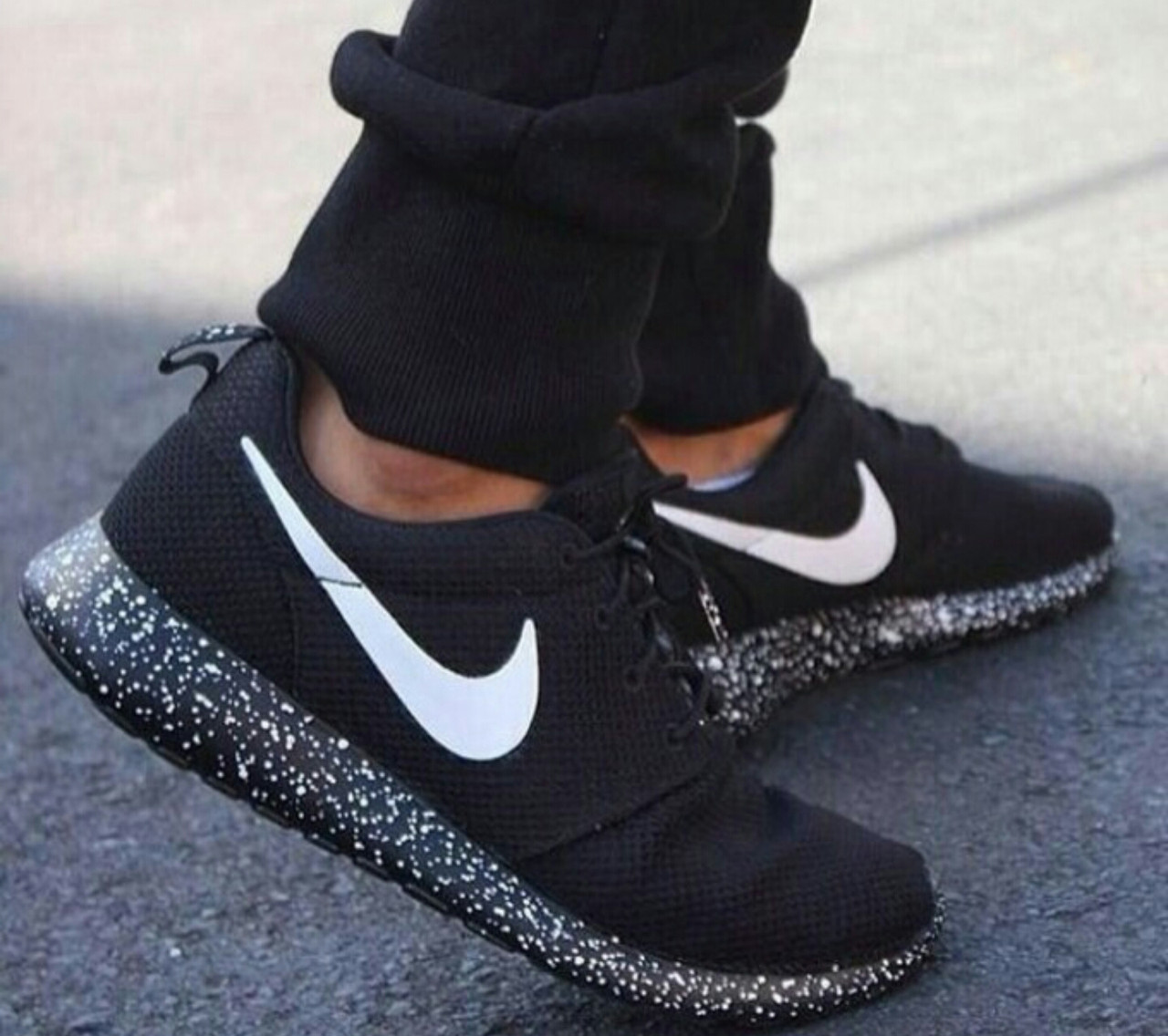 científico idiota viceversa Кроссовки в стиле Nike Roshe Run Black White Dots женские: фото, купить в  Киеве, самые новые модели. Все кроссовки и кеды от "Интернет-магазин  «Reverie Shoes»"