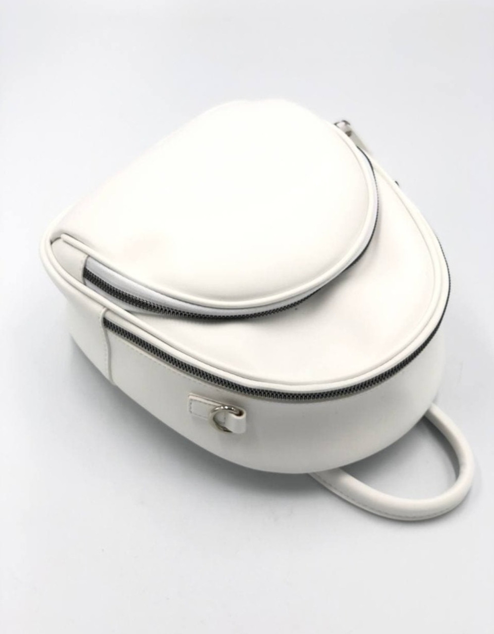 Жіночий рюкзак класика білого кольору