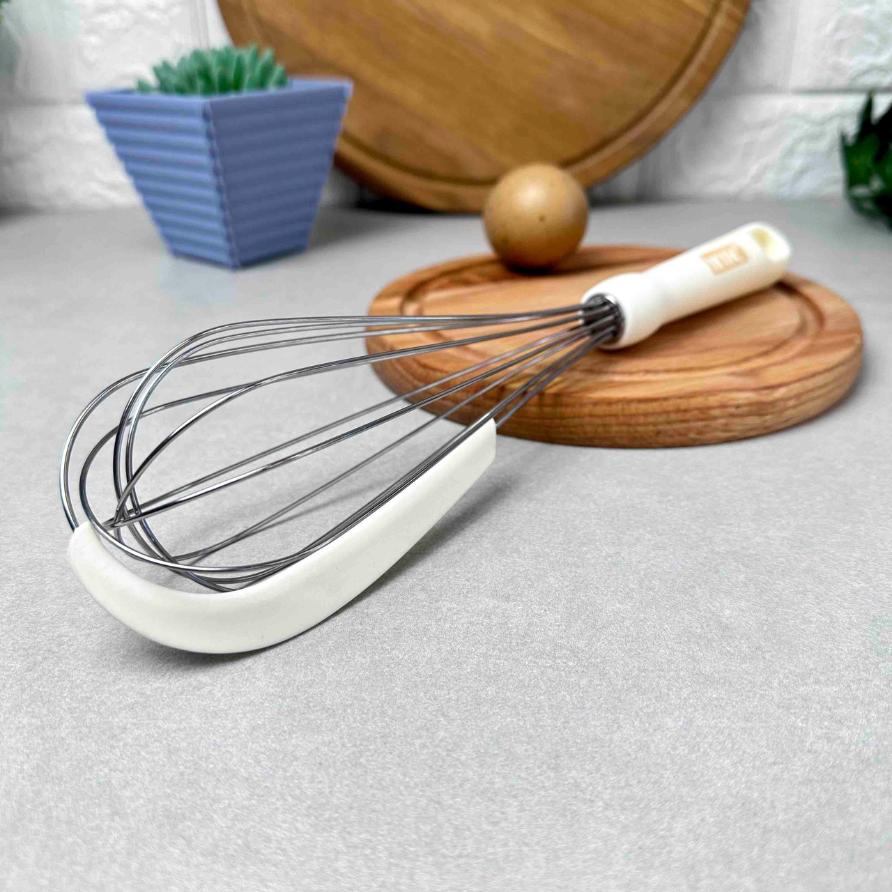 Металевий кухонний вінчик 30.5 см із силіконовою накладкою Milk, фото 1