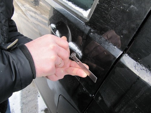 Что делать если машина закрыта а ключи внутри ? Днепропетровск - фото 6 - id-p24655298