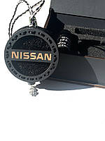 Ароматизатор в машину с логотипом Nissan (Ниссан ) комплект из дерева банан з полуницею