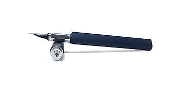 Ручка перова Pininfarina PF ONE Fountain Maserati, корпус тригранний металевий, колір темно-синій, перо F