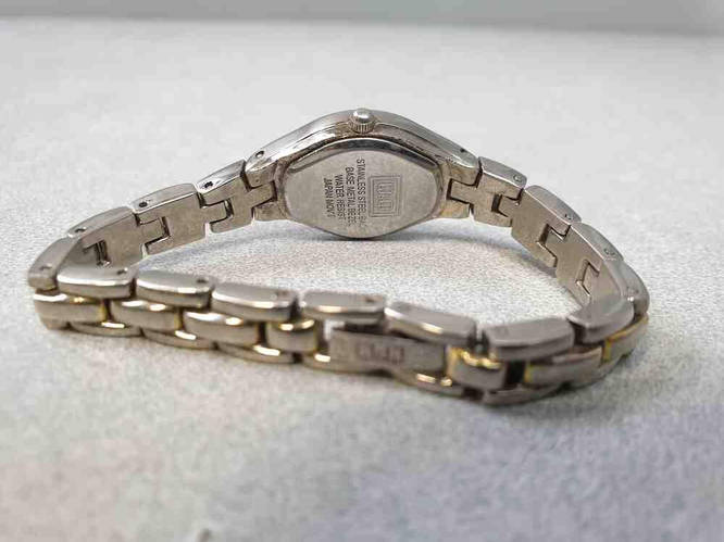 Купить Наручные часы Б/У Q&Q Quartz Water Resist, цена 190 ₴ — Prom.ua ...