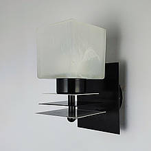 Бра модерн на 1 лампу з металу зі скляним плафоном чорно-білий глянець 20х22х16 см