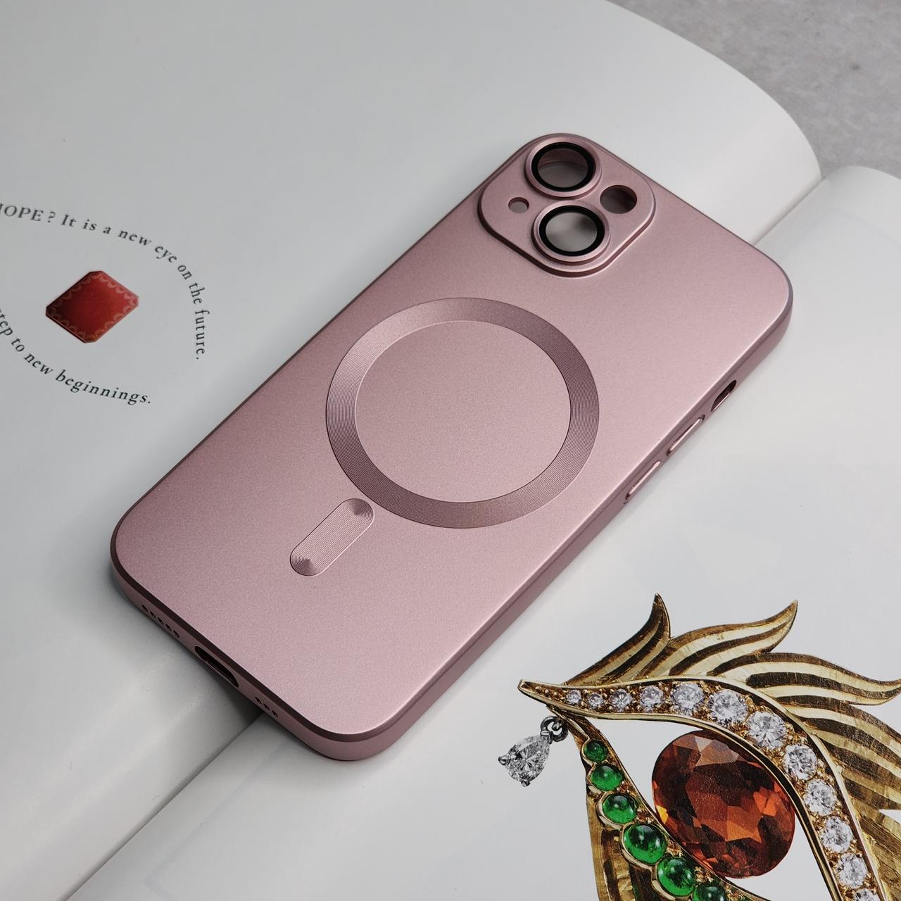 Рожевий чохол на iPhone 13, матовий. Захист камери