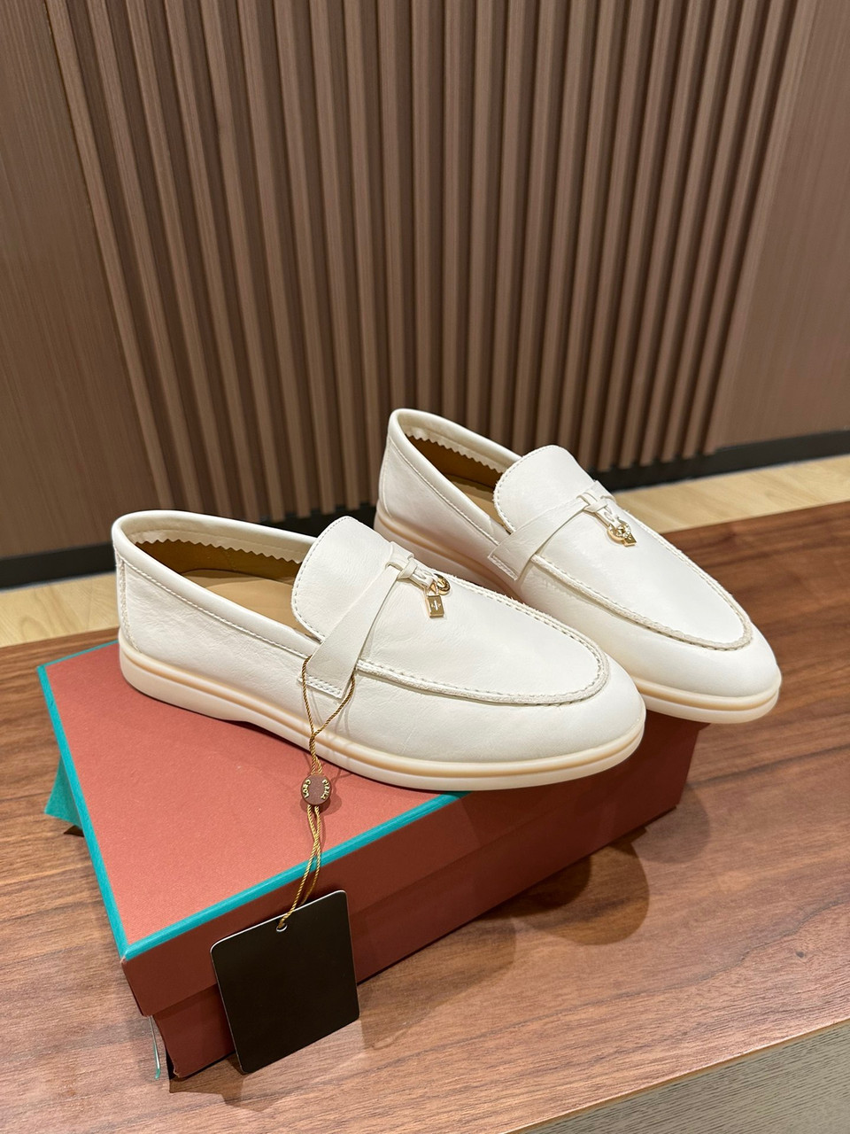 Жіночі бежеві молочні лофери Loro Piana Summer Walk шкіряні черевики лофери демі мюлі Лоро Піана туфлі