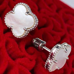 Срібні сережки-пусети родовані з перламутром в формі конюшини (1 см) РН-484