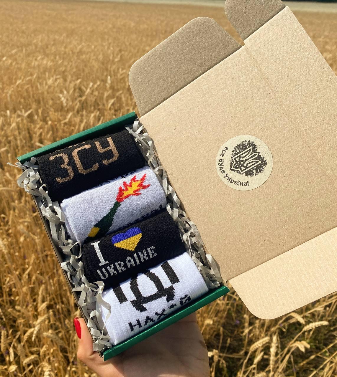 Подарунок зі шкарпеток 4 пари. Шкарпетки з малюнком. Шкарпетки чоловічі патріотичні. Шкарпетки з прикольними принтами 41-45р, фото 1