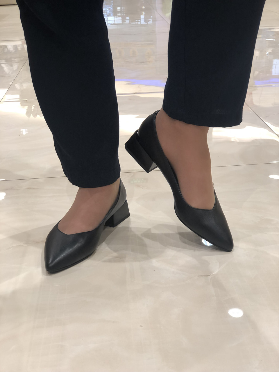 Жіночі шкіряні туфлі човники для офісу ділового стилю чорні низький підбор S922-70-Y021A-9 Lady Marcia 2879