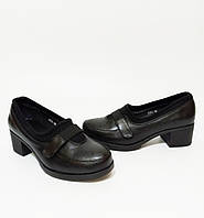 Женские демисезонные туфли на небольшом устойчивом каблучке в черном цвете.