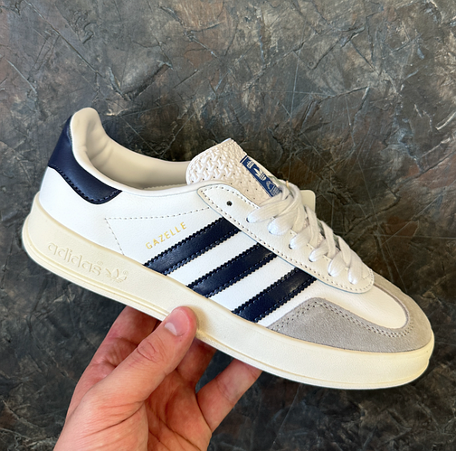 Adidas gazelle white navy hotsell