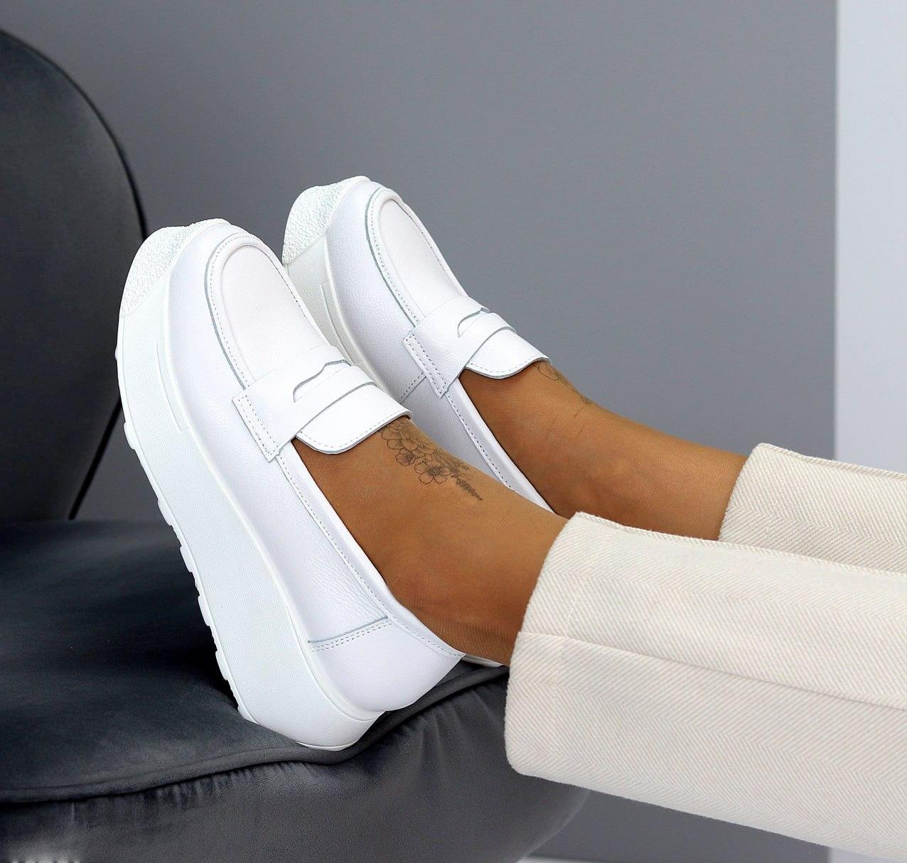 Женские кожаные лоферы стильные туфли на низком ходу белые натуральная кожа 38 - фото 1 - id-p1918703325
