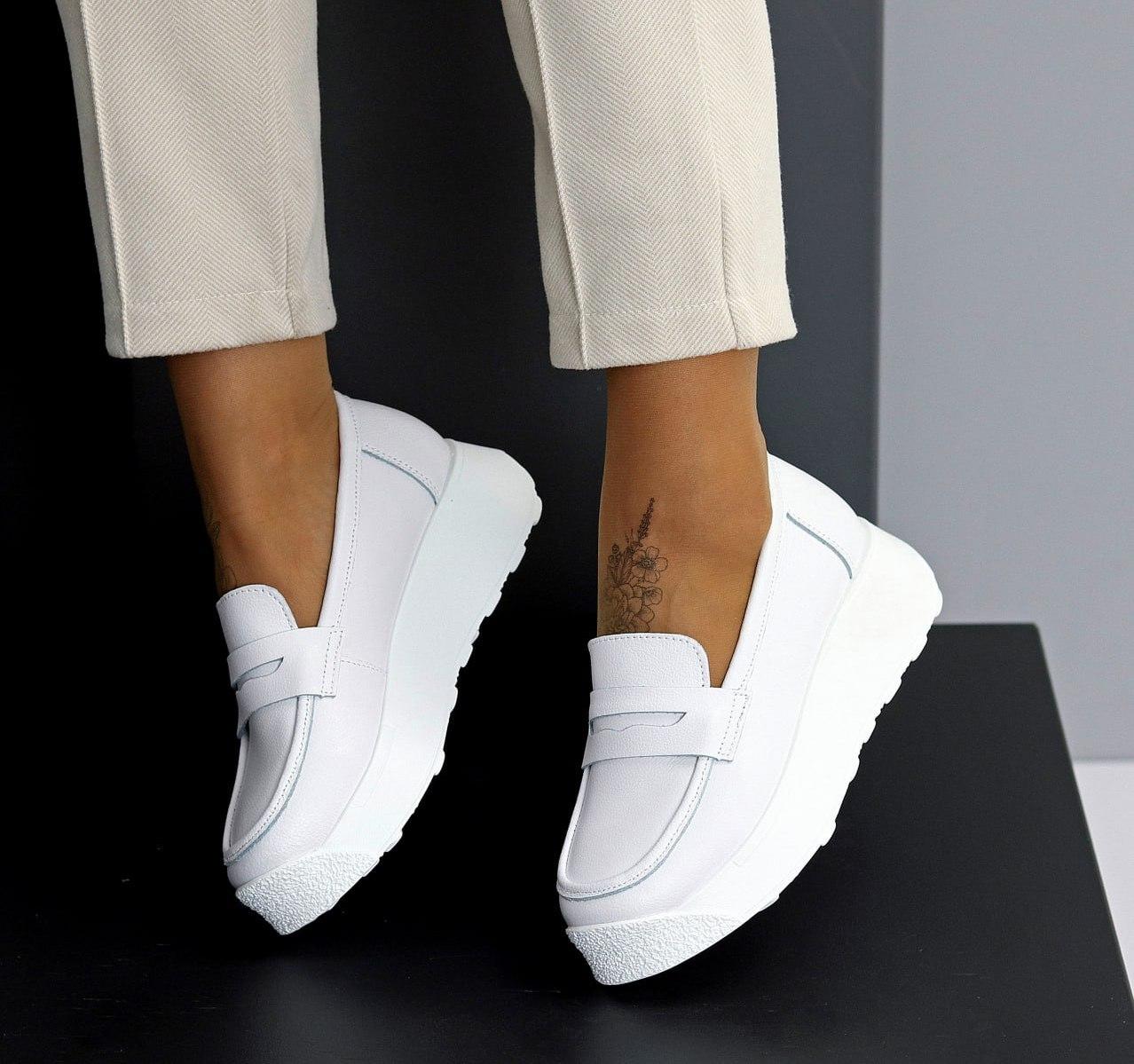Женские кожаные лоферы стильные туфли на низком ходу белые натуральная кожа 38 - фото 4 - id-p1918703325