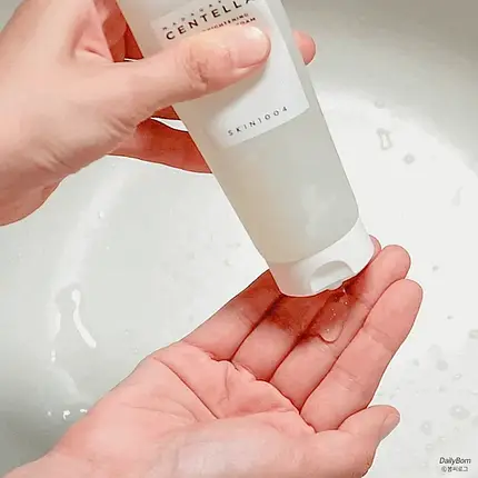 Гель для вмивання з центеллою SKIN1004 Madagascar Centella Tone Brightening Cleansing Gel Foam - 125ml, фото 3
