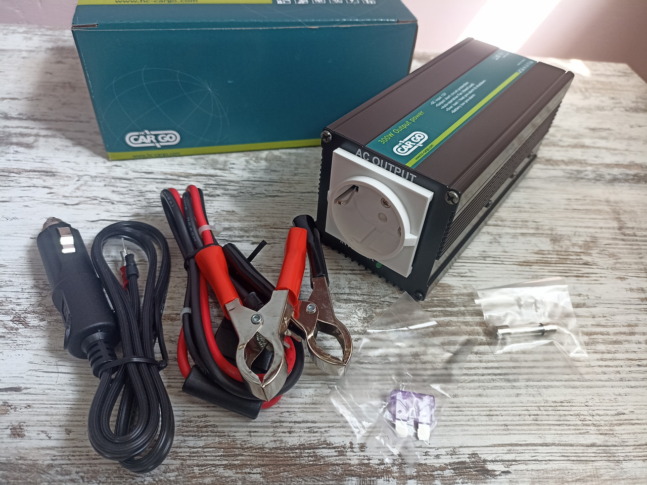 Інвертор автомобільний 12V-220V W300