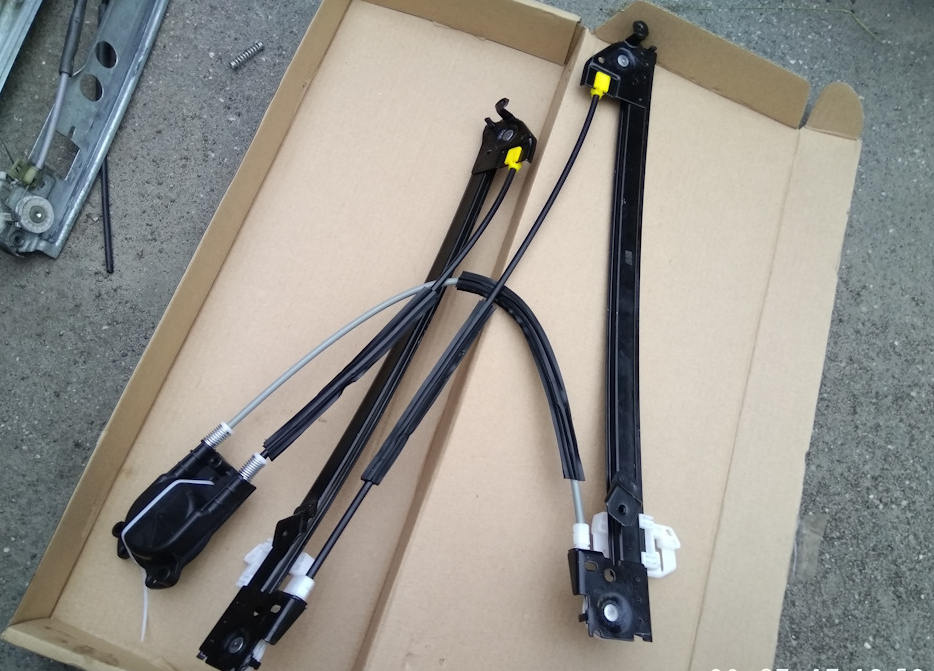 Склопідйомник передній лівий RENAULT MEGANE 2 (POLCAR 6012PSG5) 8200325136  Рено Меган 2