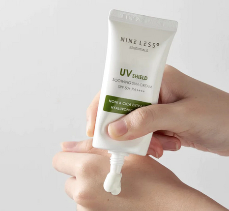 Сонцезахисний крем з центеллою та ноні Nine Less Essentials UV Shield Soothing Sun Cream SPF 50+ PA++++ 50 г, фото 3