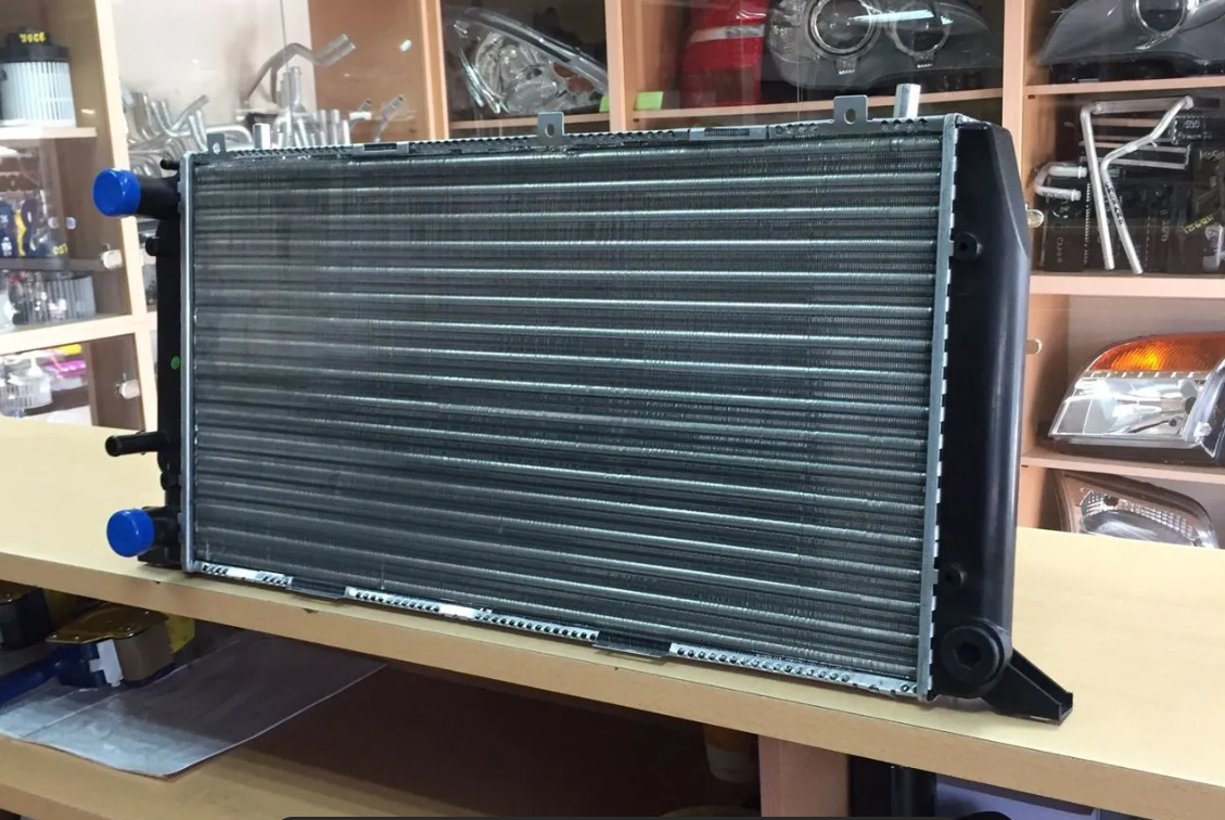 Радіатор Audi 80 B3 1.6 1.8 2.0 (86-94) Радіатор охолодження основний Аудіо 80 б3 1986-1994, фото 1