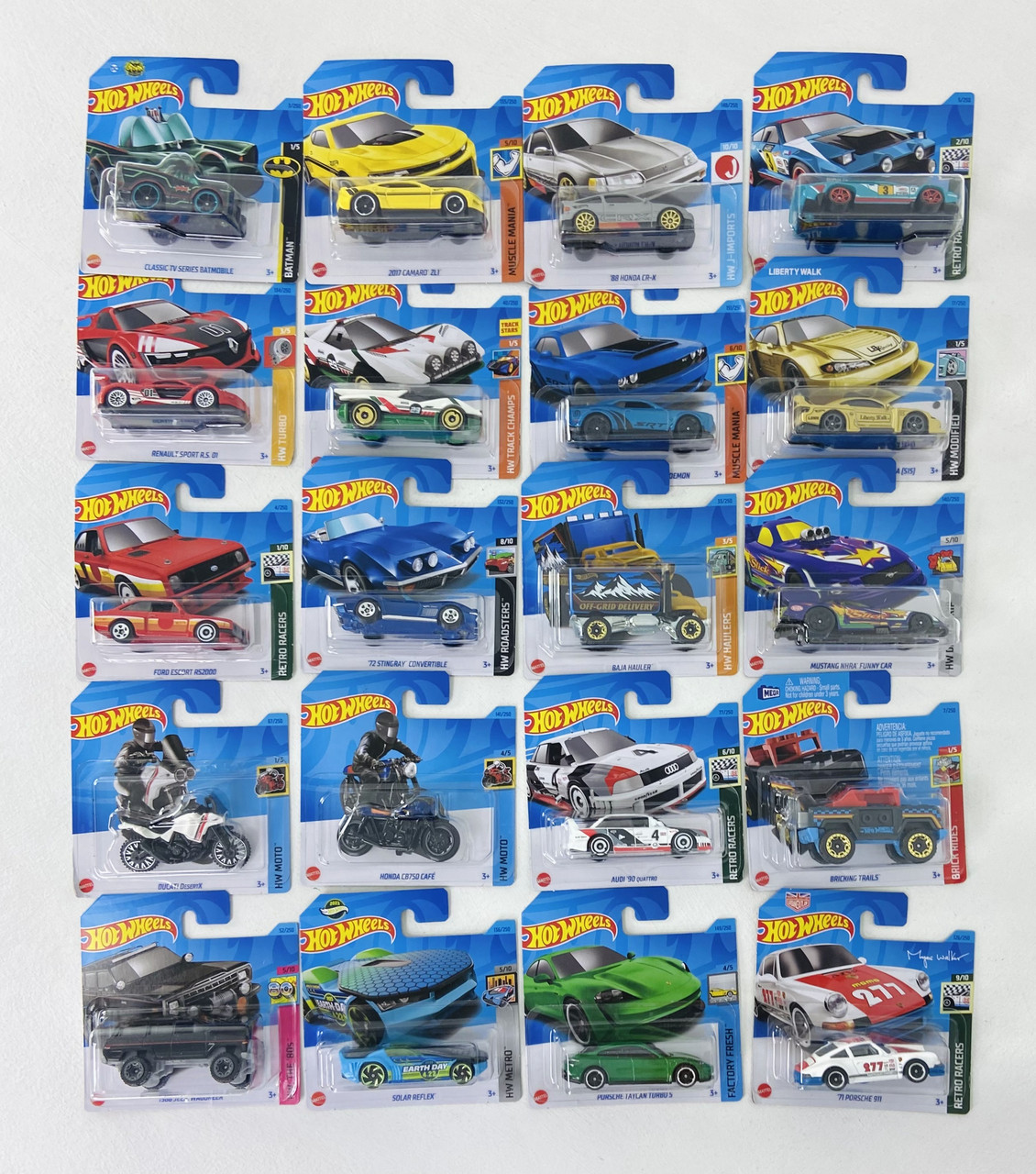 Автомодель Hot Wheels 1:64 Асорті на планшеті ASST5785 Mattel