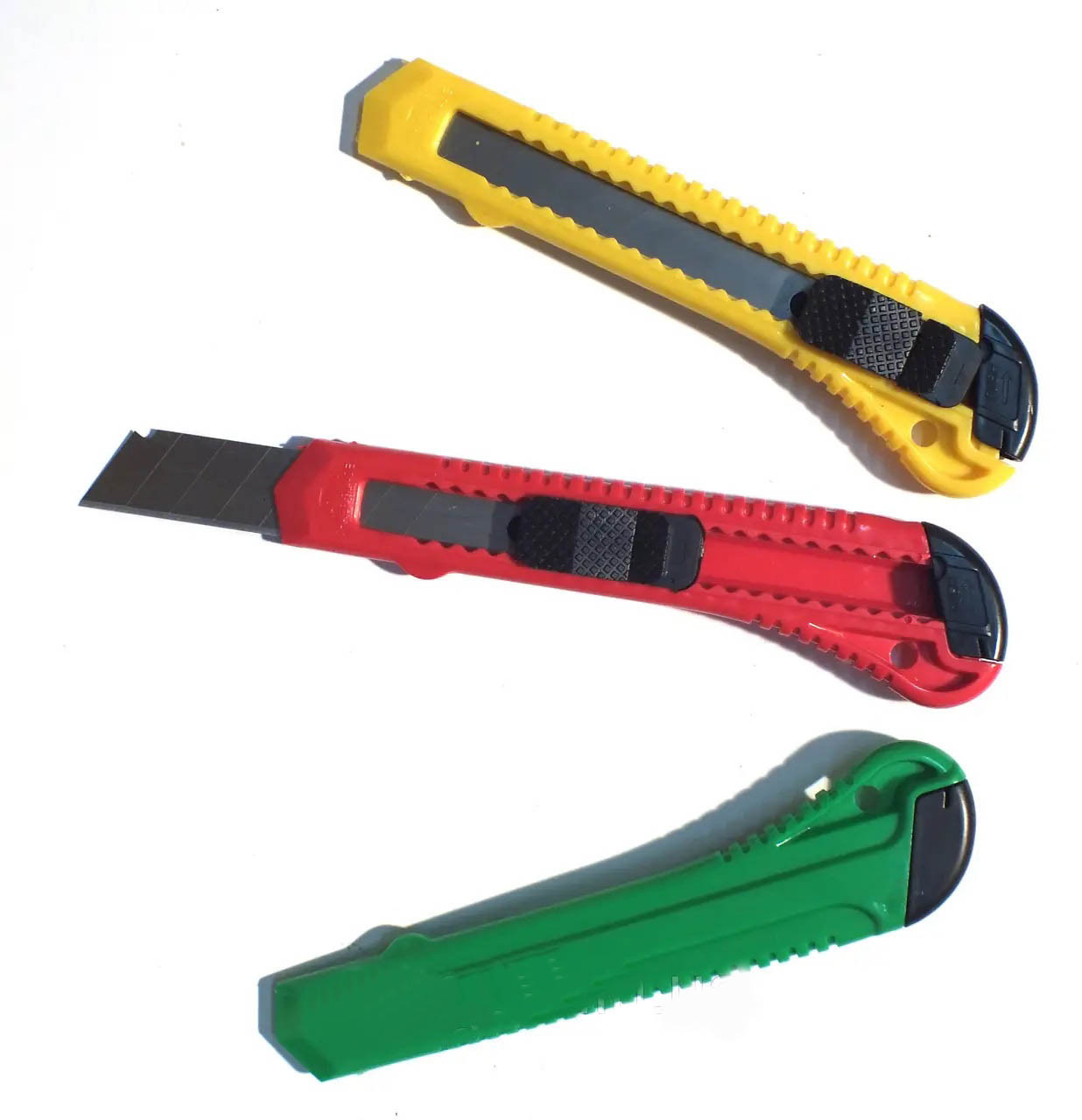Канцелярський ніж 18 мм, 4 кольори, фото 1